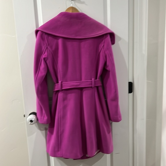 I inherited nearly 1k clothing items that are like new or never been worn. - Picture 2 of 4